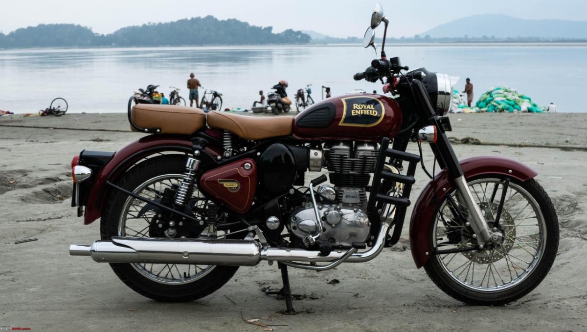 Royal Enfield Classic 350: दमदार 349cc इंजन, स्टाइलिश लुक और सिर्फ ₹2.15 लाख में