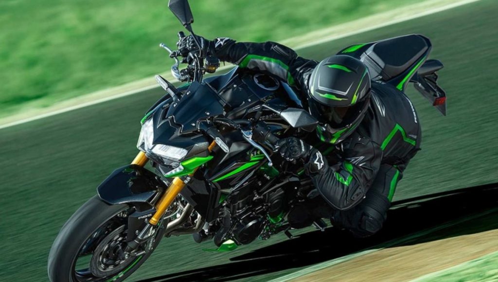 Kawasaki Z900: 948cc पावर, 240 kmph स्पीड और शानदार फीचर्स, कीमत ₹9.29 लाख
