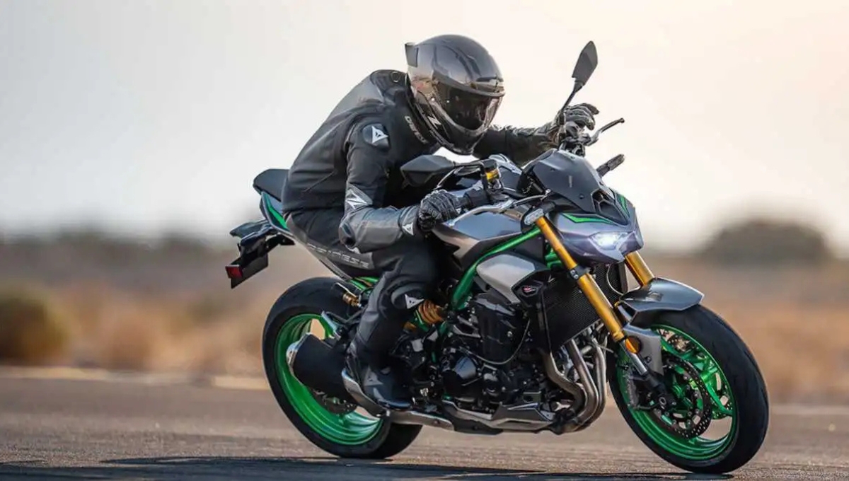 Kawasaki Z900: 948cc पावर, 240 kmph स्पीड और शानदार फीचर्स, कीमत ₹9.29 लाख