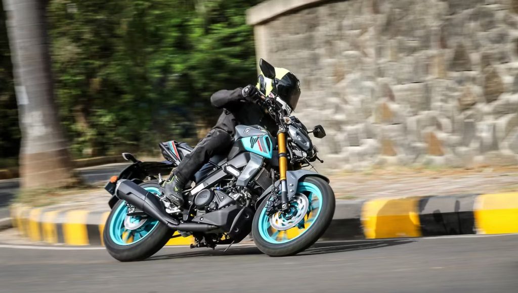 Yamaha MT 15 V2: 155cc पावर, Dual ABS और ₹1.69 लाख की कीमत में स्पोर्टी लुक का जलवा